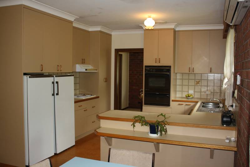 PRIVATE PARK SETTING ON 1 ACRE Picture 2