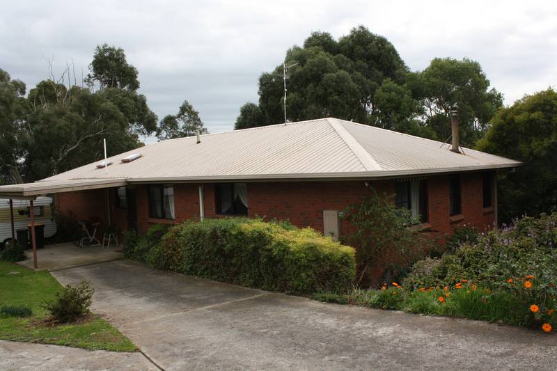 PRIVATE PARK SETTING ON 1 ACRE Picture 1