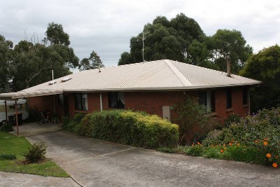 PRIVATE PARK SETTING ON 1 ACRE Picture