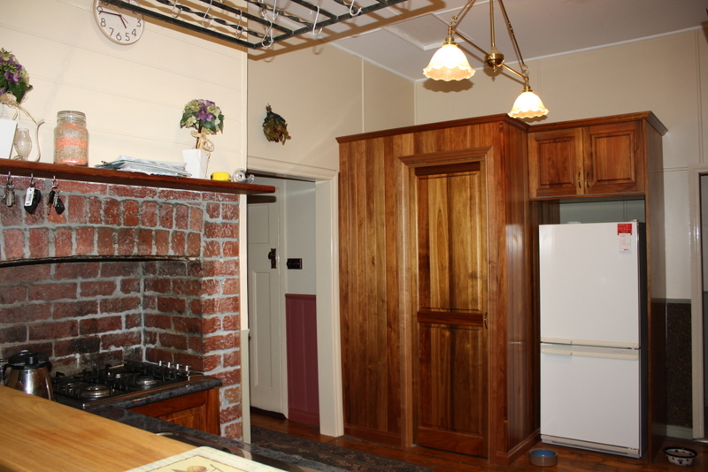 OLD WORLD CHARM Picture 3