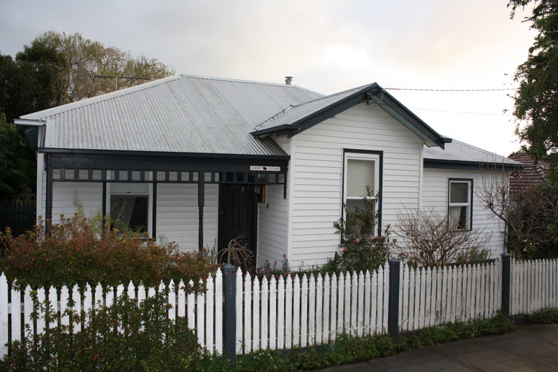 OLD WORLD CHARM Picture 1