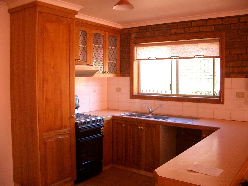 LARGE UNIT CLOSE TO THE MAIN STREET Picture 2