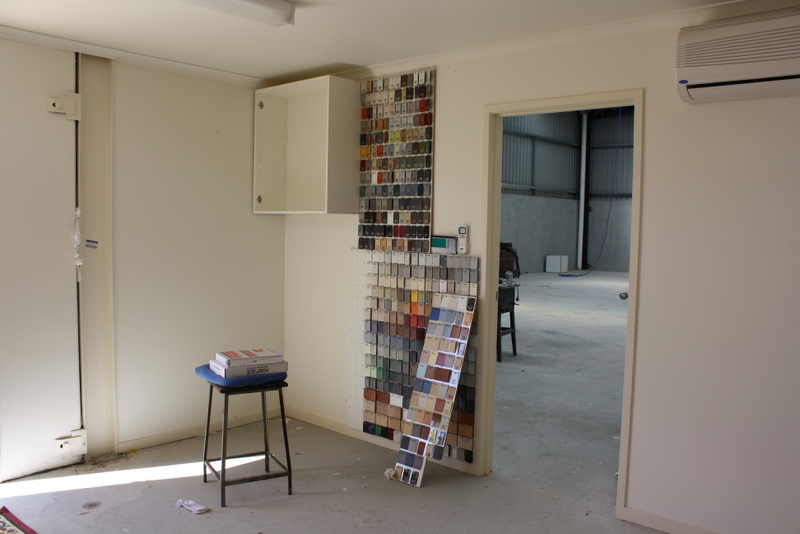 WAREHOUSE WITH OFFICE IN KORUMBURRA Picture 2