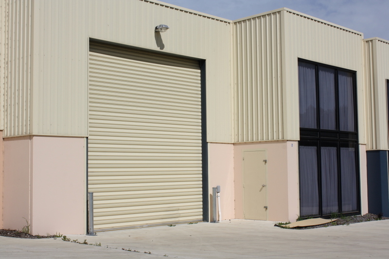 WAREHOUSE WITH OFFICE IN KORUMBURRA Picture 1