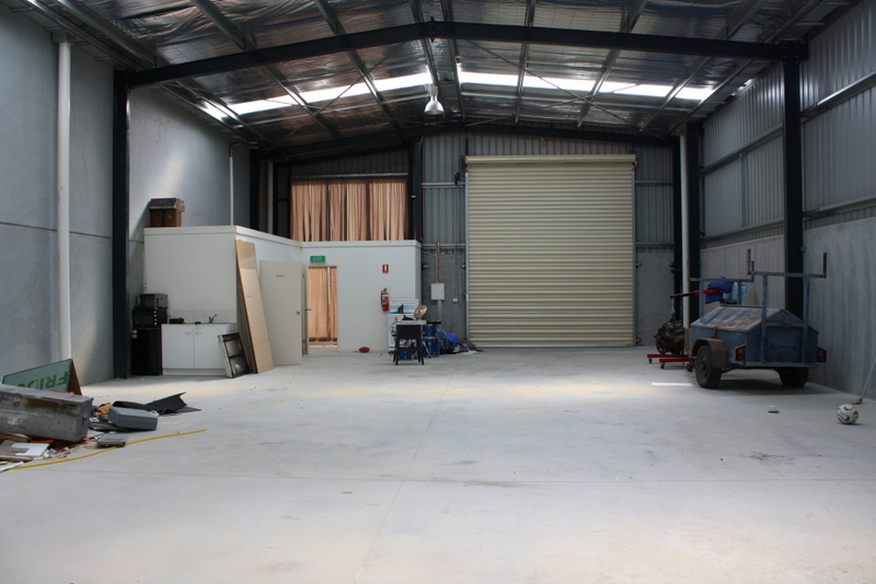 WAREHOUSE FOR SALE Picture 3