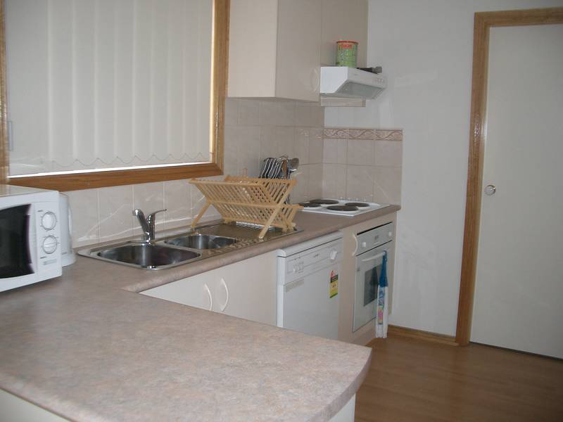 Modern 2 Bedroom Unit Picture 3