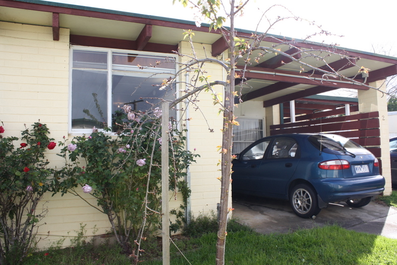 INVESTORS TAKE NOTE Picture 1