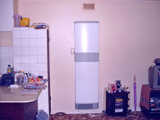 A BLOCK OF 4 UNITS ! Picture 3