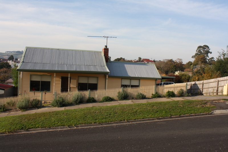 4 BEDROOM COTTAGE Picture 1