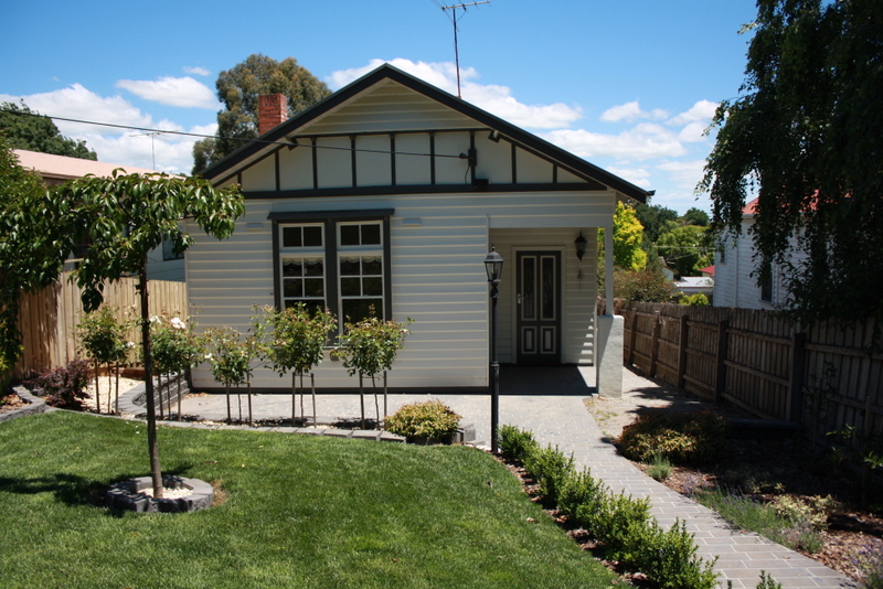 CUTE 2 BEDROOM COTTAGE Picture 1
