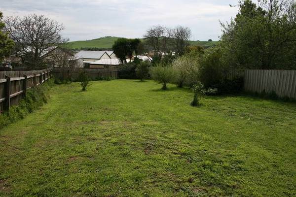 THREE BEDROOM ON RADOVICK STREE! Picture 2