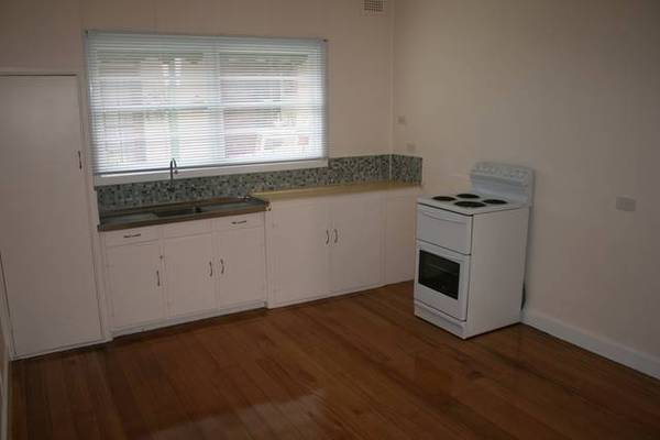 THREE BEDROOM ON RADOVICK STREE! Picture 3