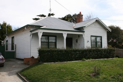 CLOSE TO THE MAIN STREET Picture