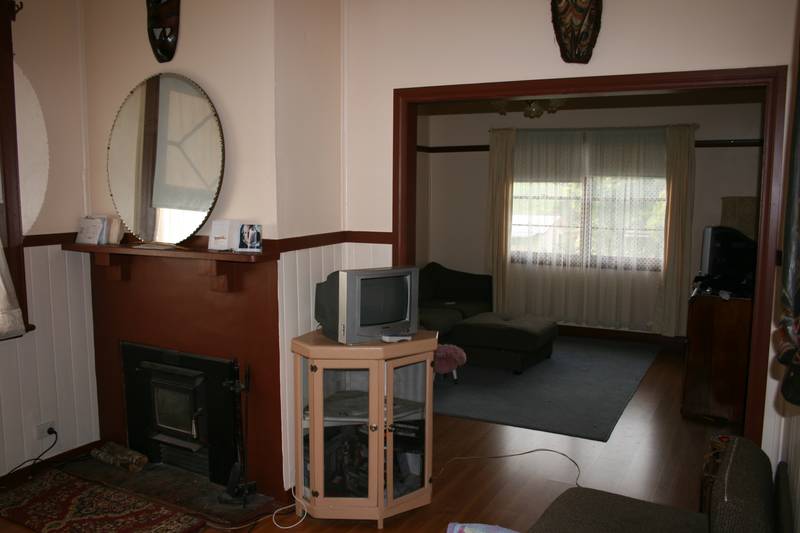 CLOSE TO THE MAIN STREET Picture 3