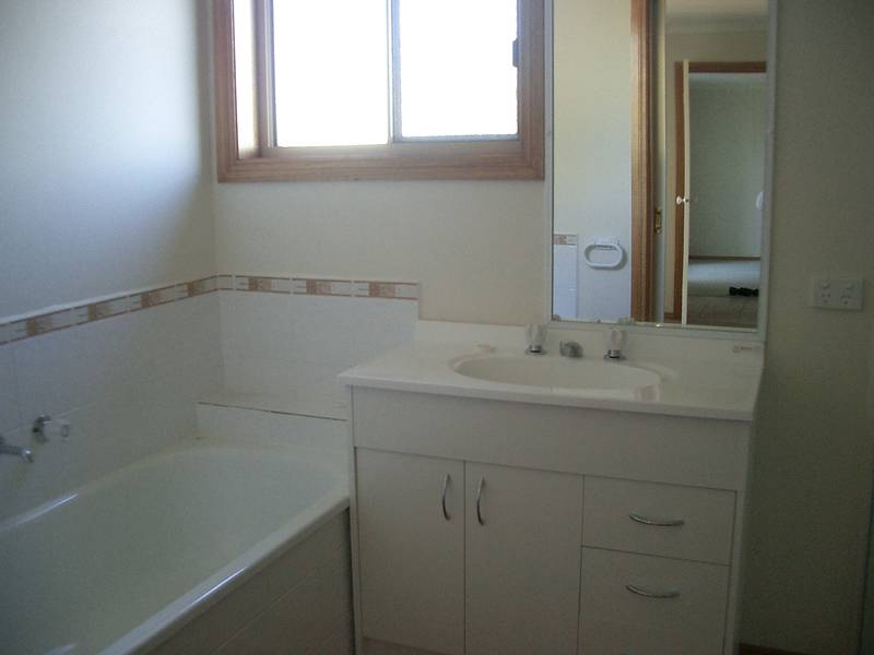 NEAR NEW UNIT! Picture 3