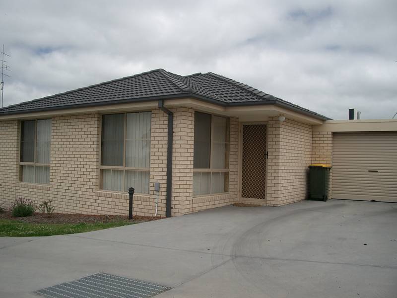 NEAR NEW UNIT! Picture 1