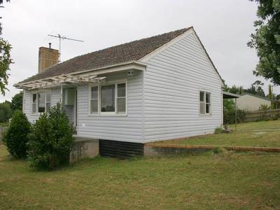 GREAT 1ST HOME ON 1/4 ACRE BLOCK Picture