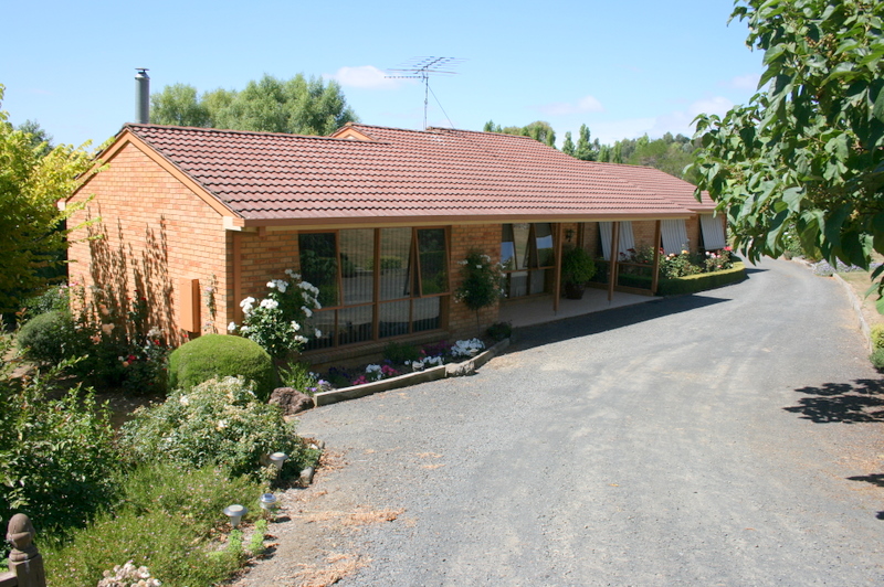 SPREAD YOURSELF OUT ON AN ACRE Picture 1