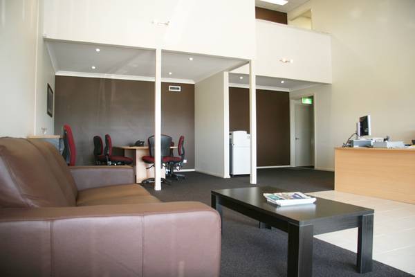 Gateway Crescent, Orange Picture