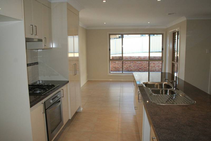 14 Bert Whiteley Place, Orange Picture