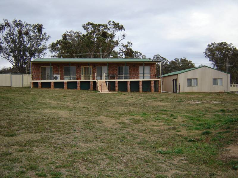 QUIET VILLAGE LIFESTYLE Picture 1