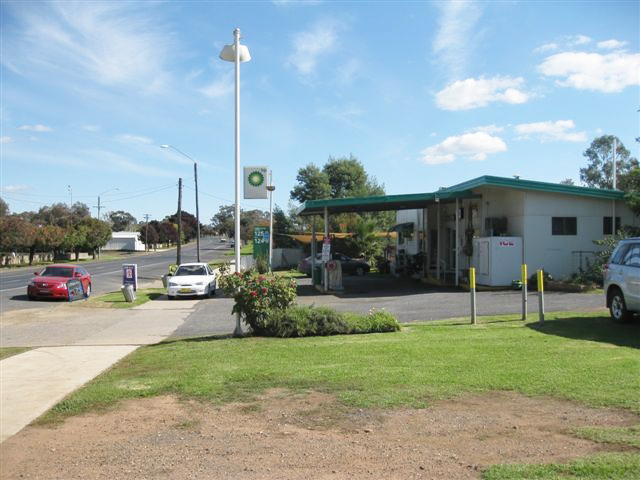 BP Service Station, Kiewa Street, Manildra Picture 1