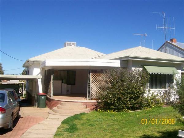 31 Rose Street, Parkes Picture 1