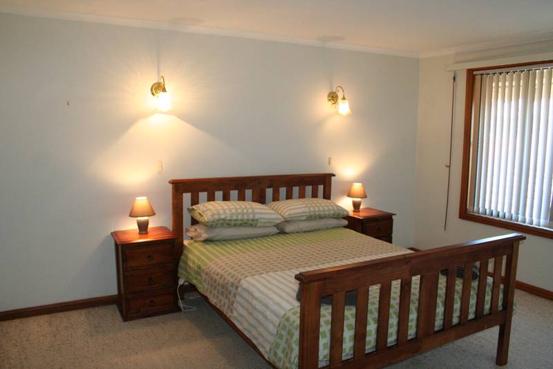 1&2/10 Holly Place Picture 3