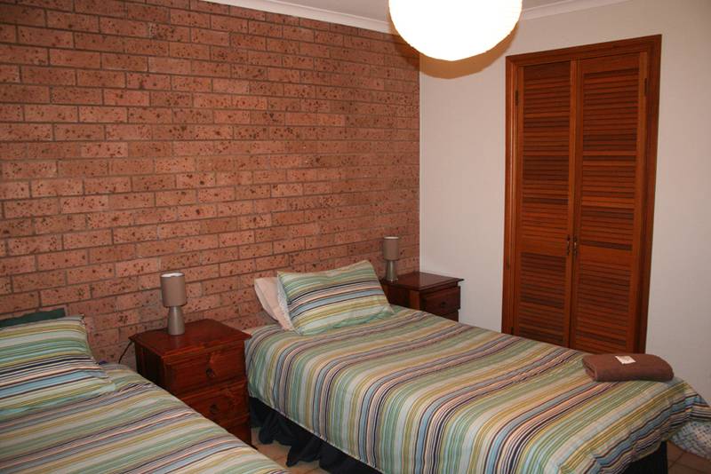 1&2/10 Holly Place Picture 2