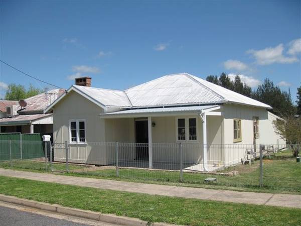 7 Betts Street, Molong Picture 1
