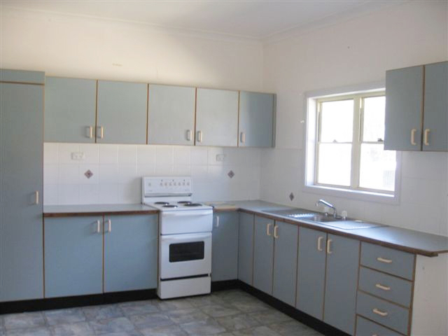 4 Lachlan Street, Yeoval Picture 2