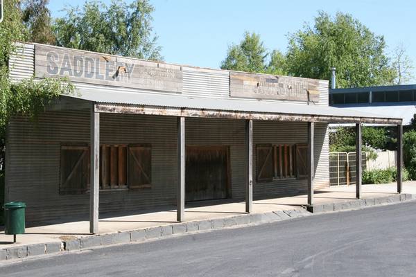 AUCTION - 17 Pym Street, Millthorpe Picture 2