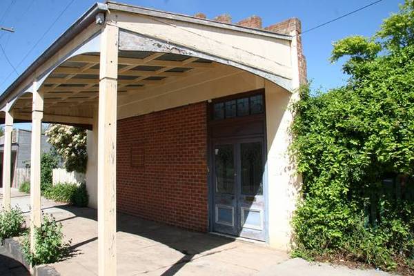 AUCTION - 17 Pym Street, Millthorpe Picture 3