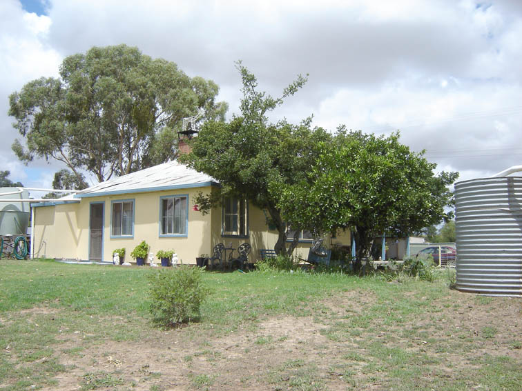 9 Obley Street, Cumnock Picture 2