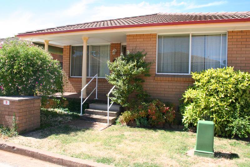 3/98 Kenna Street Picture 2