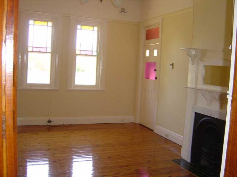 Charming Home in Good Location Picture Charming Home in Good Location Picture