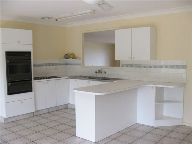 Iona, Bournewood Road, Yeoval Picture 2