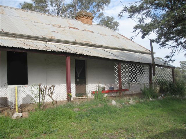 6 Orange Road, Manildra Picture 1