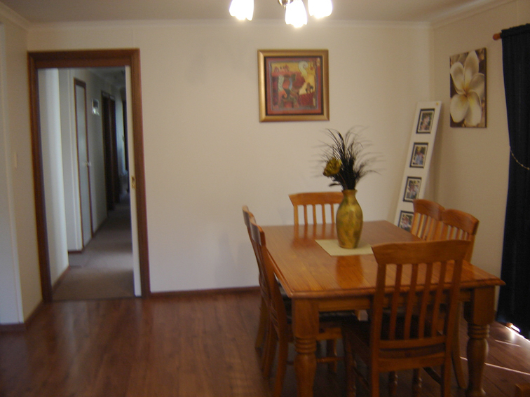 43 Loquat Street, Mandurama Picture 3