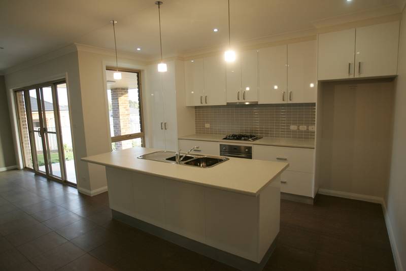 6 Stewart Close, Orange Picture 3