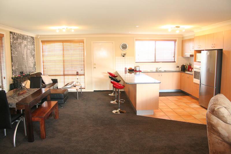 29 Coombes Place, Orange Picture 3