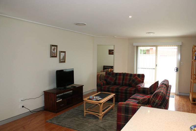3/129 Anson Street Picture 3