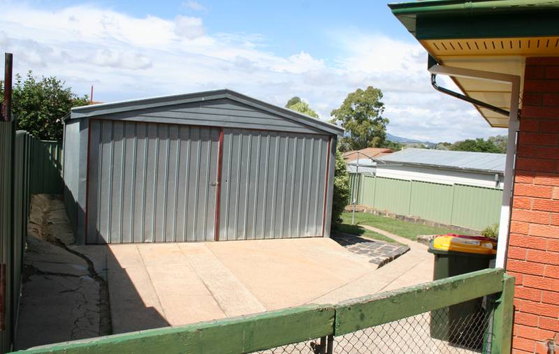 DOUBLE GARAGE Picture 3