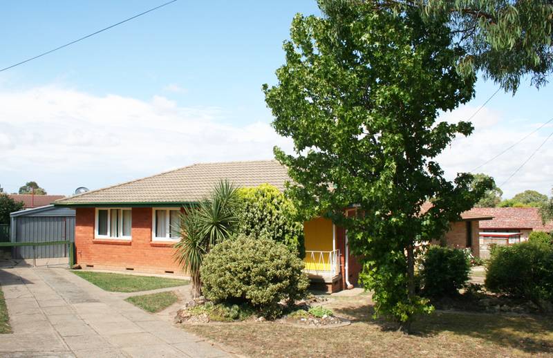 DOUBLE GARAGE Picture 1