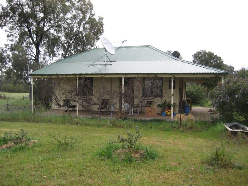 9 Brooks Lane, Garra Picture 1