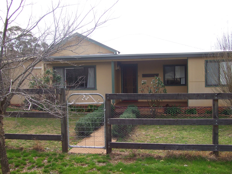 1 Whitton Street, Manildra Picture 1