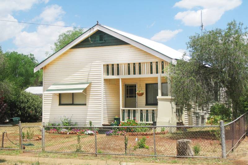 5 Lachlan Street, Yeoval Picture 1