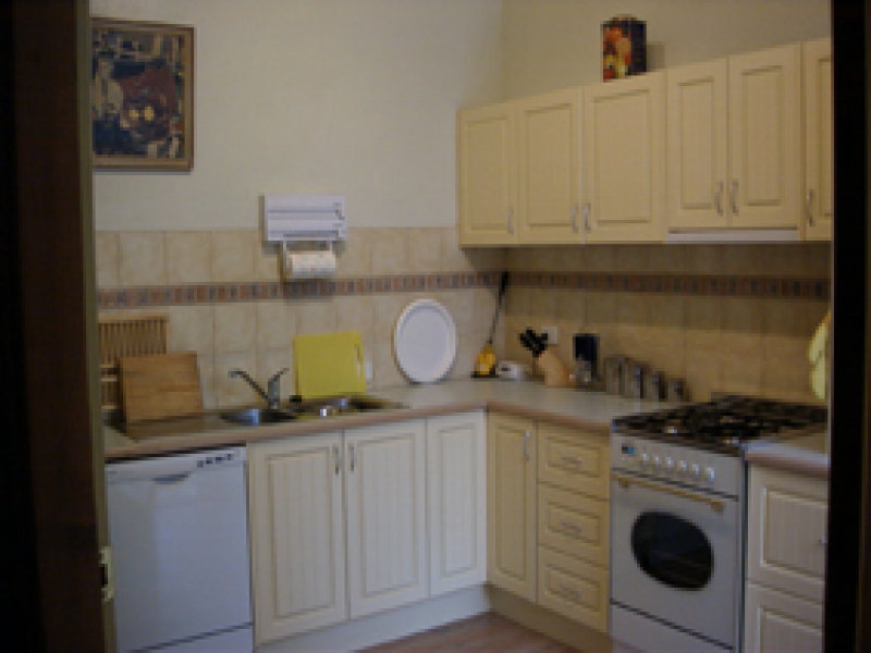 1&2/10 Summer Street Picture 3