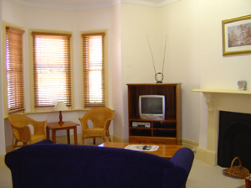 7/182 Anson Street Picture 1