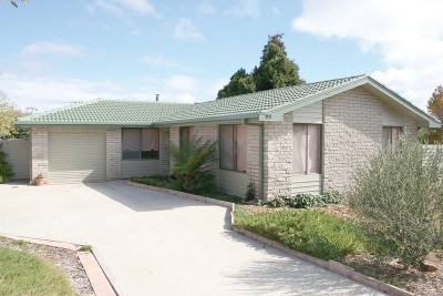 99 Burrendong Way Picture